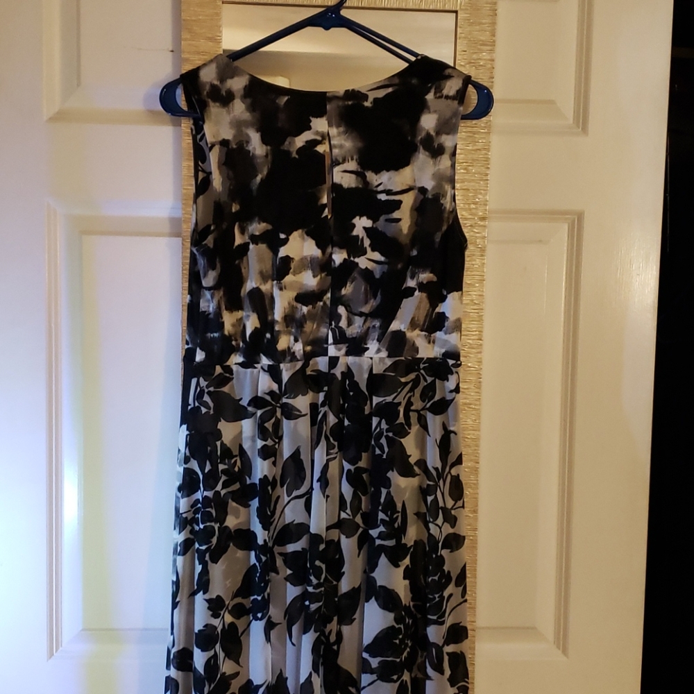 Dress - Picture 5 of 5